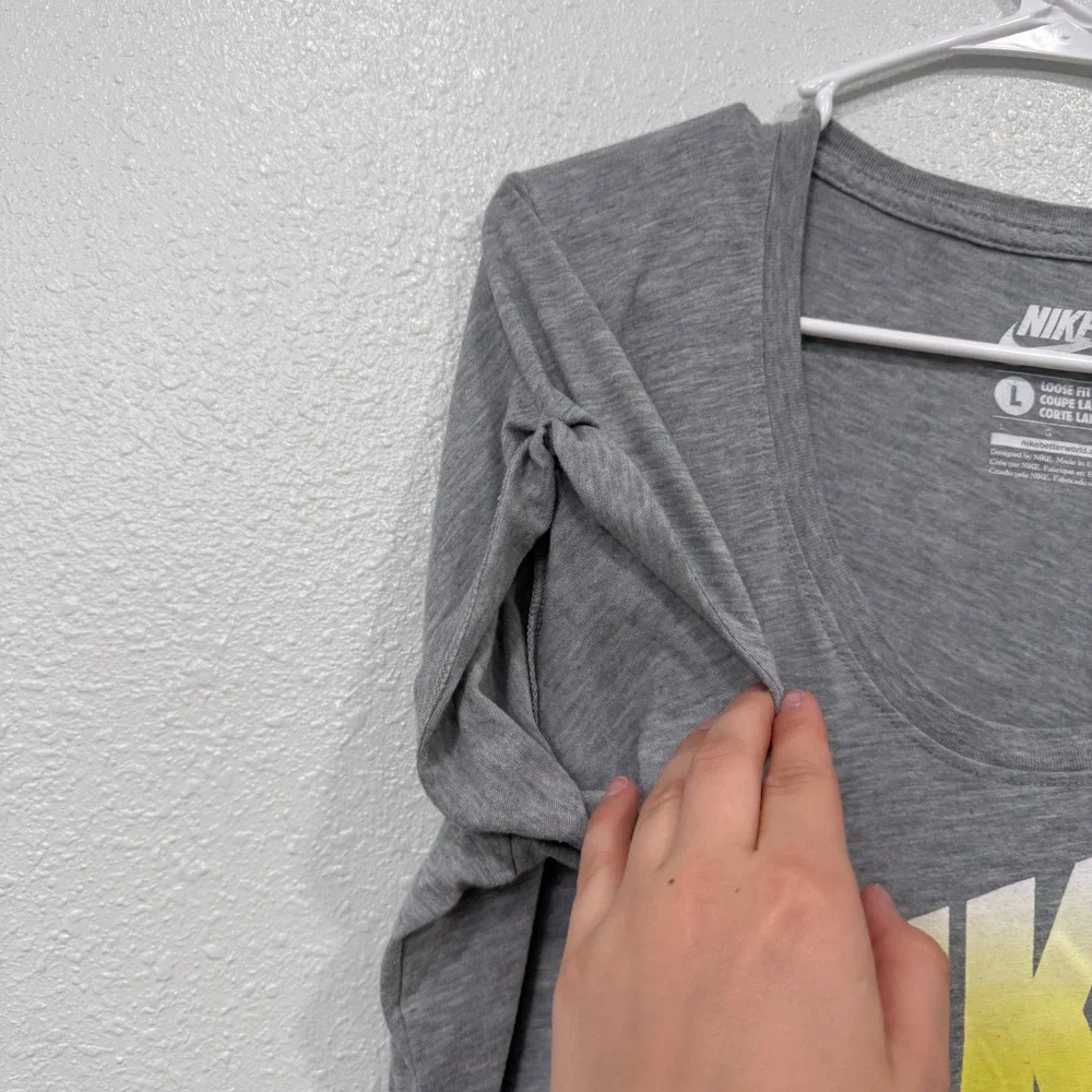 Nike Womens Loose Fit Grey Graphic Tee Yellow Gradient Swoosh 717329-064 Size L